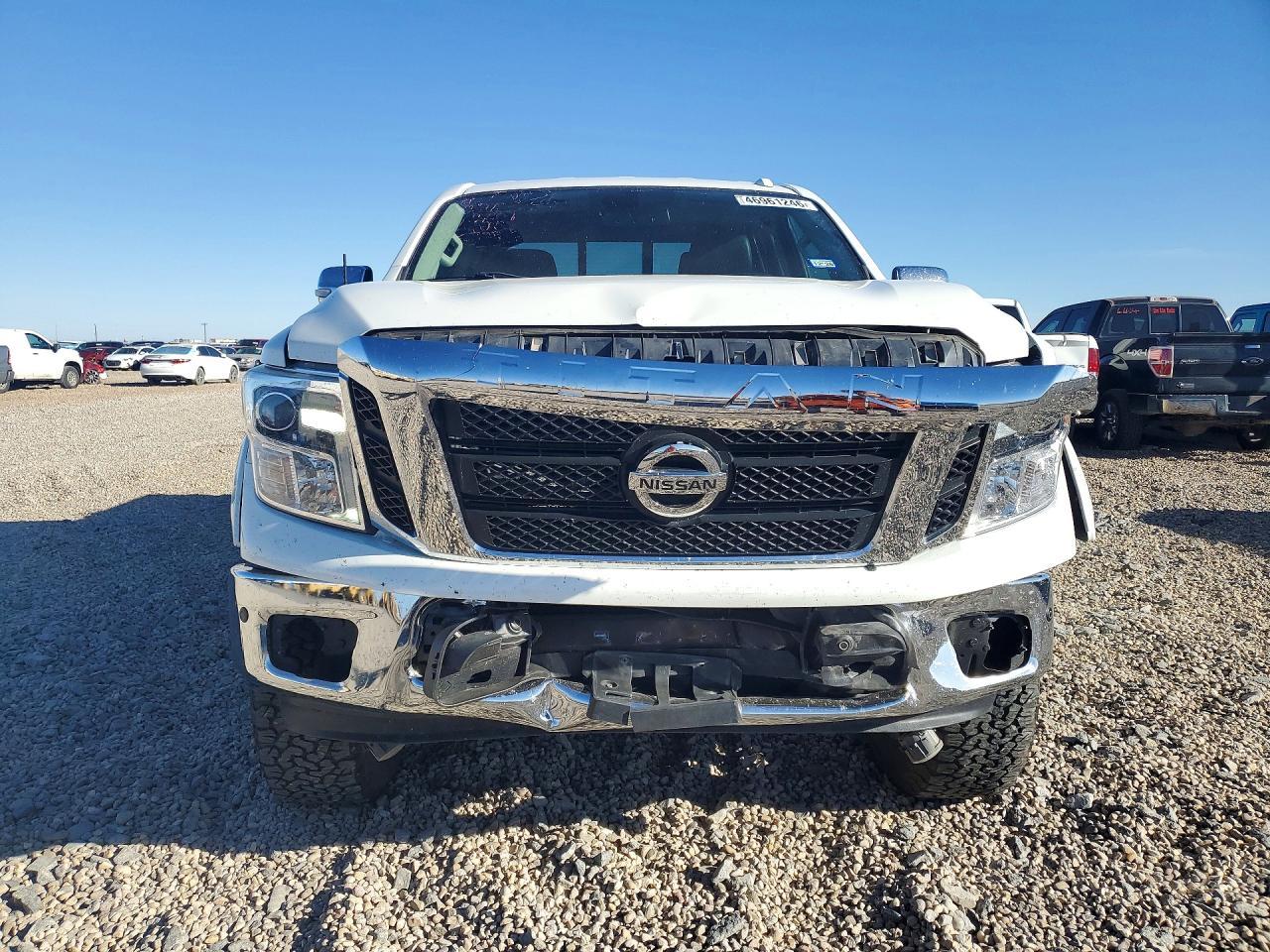 2018 Nissan Titan Sl - Image 5