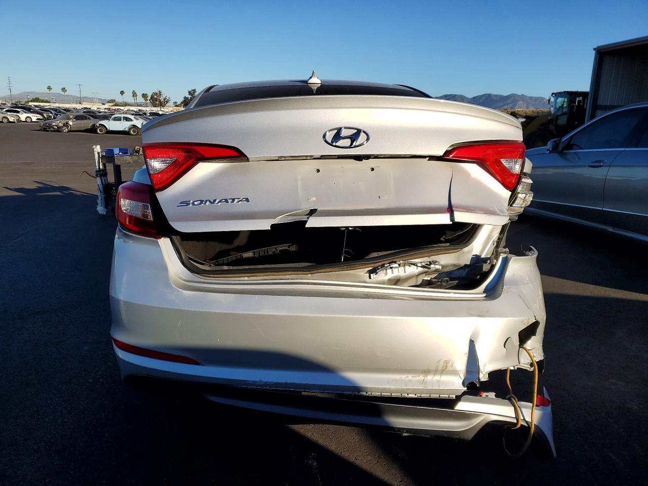 2017 Hyundai Sonata Base - Image 6