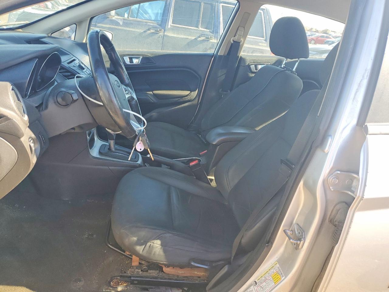 2015 Ford Fiesta Se - Фото 7