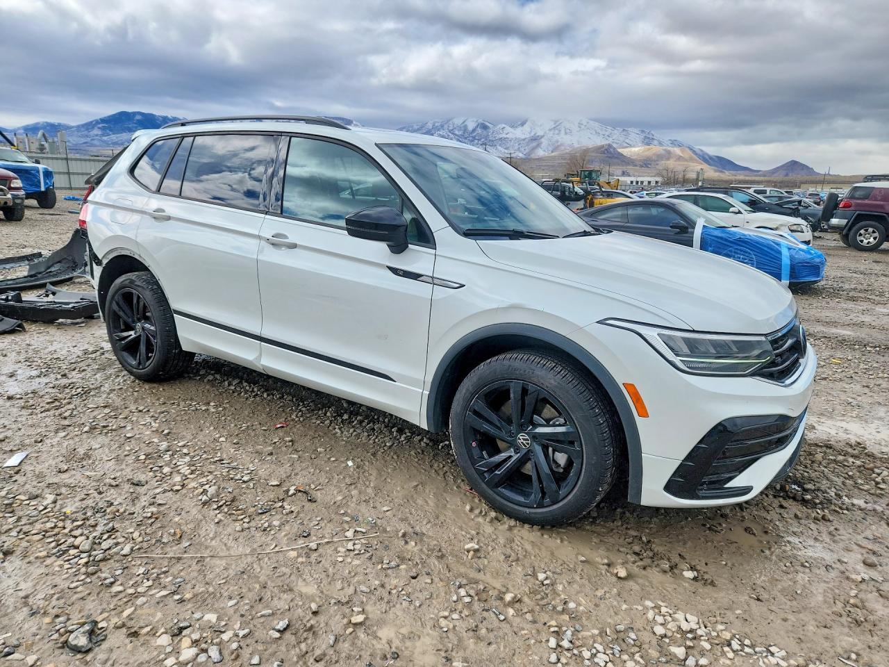 2024 Volkswagen Tiguan Se R-Line Black - Image 4