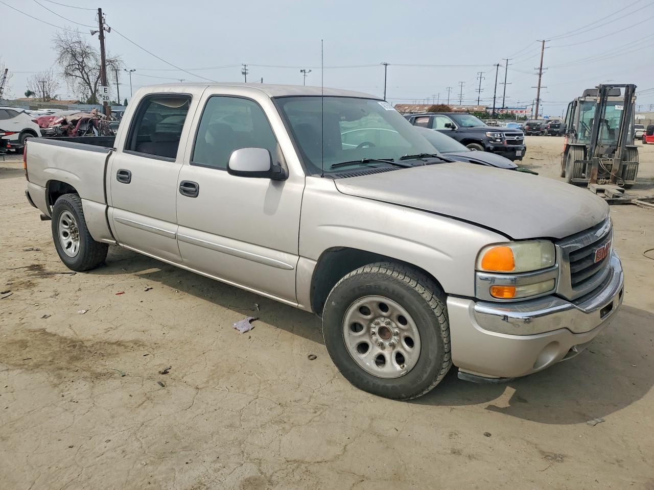 2005 GMC New Sierra C1500 - Фото 4