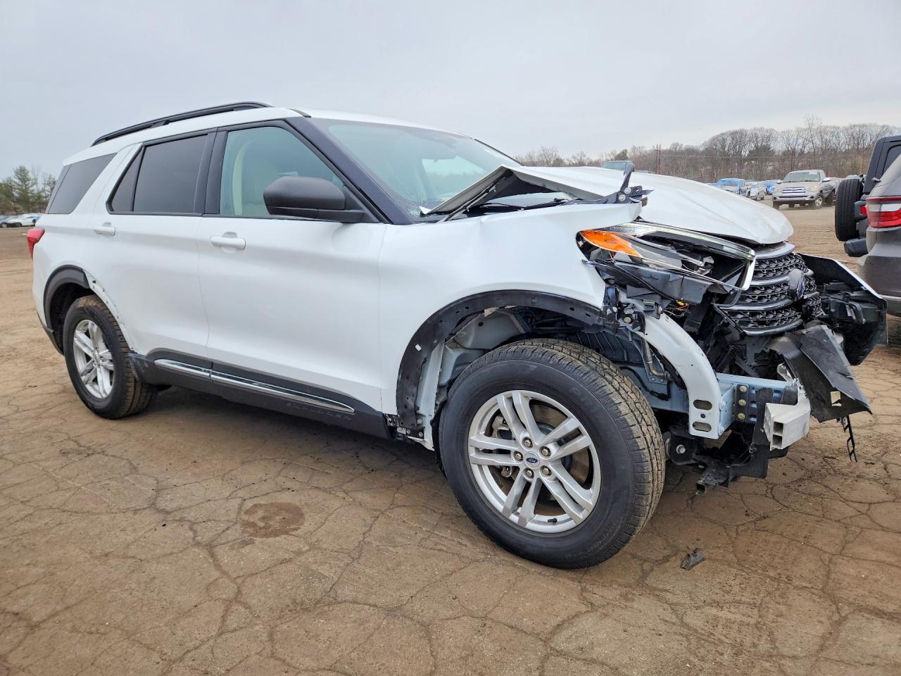 2023 Ford Explorer Xlt - Фото 4