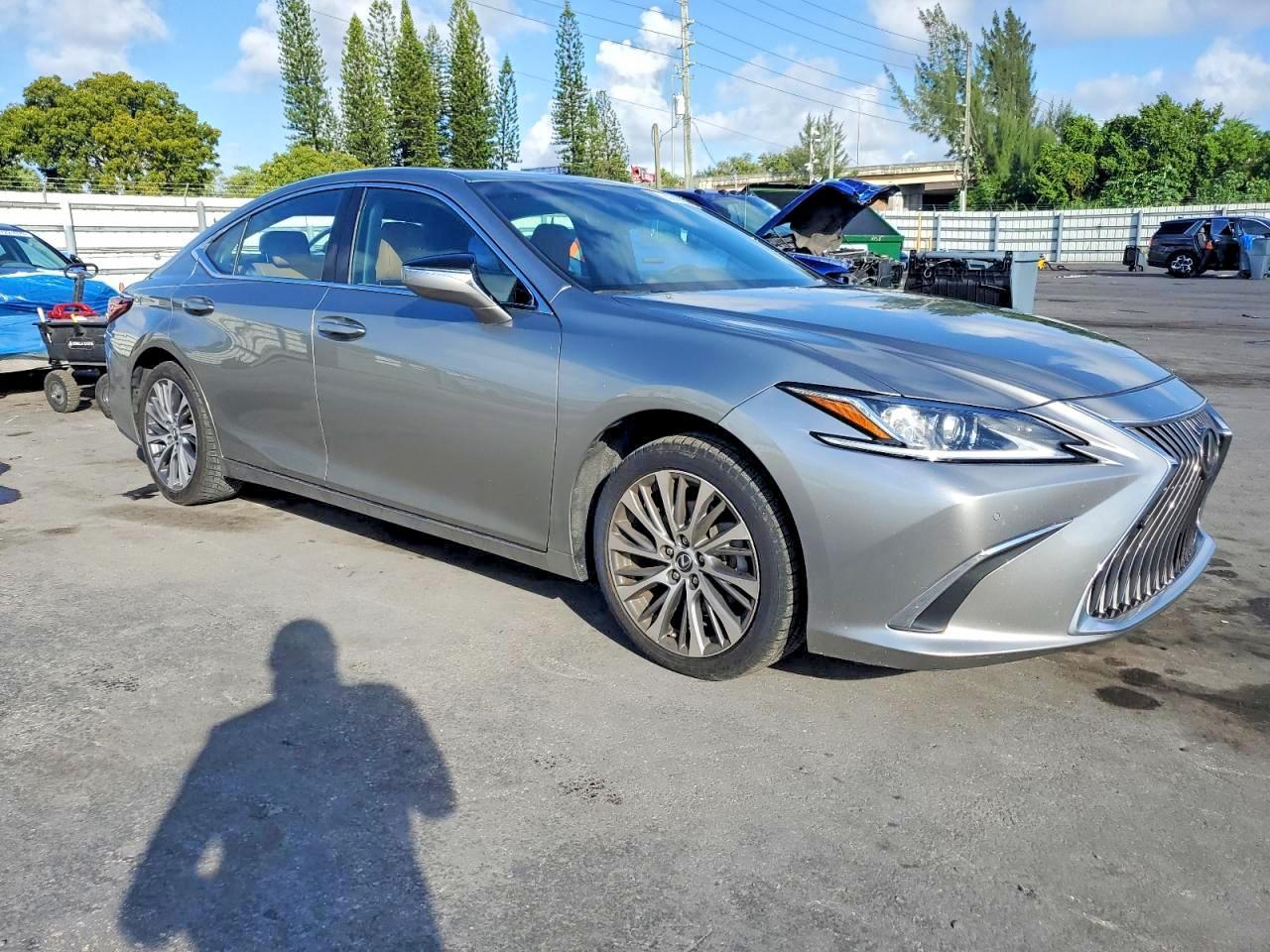 2019 Lexus Es 350 Base - Image 4