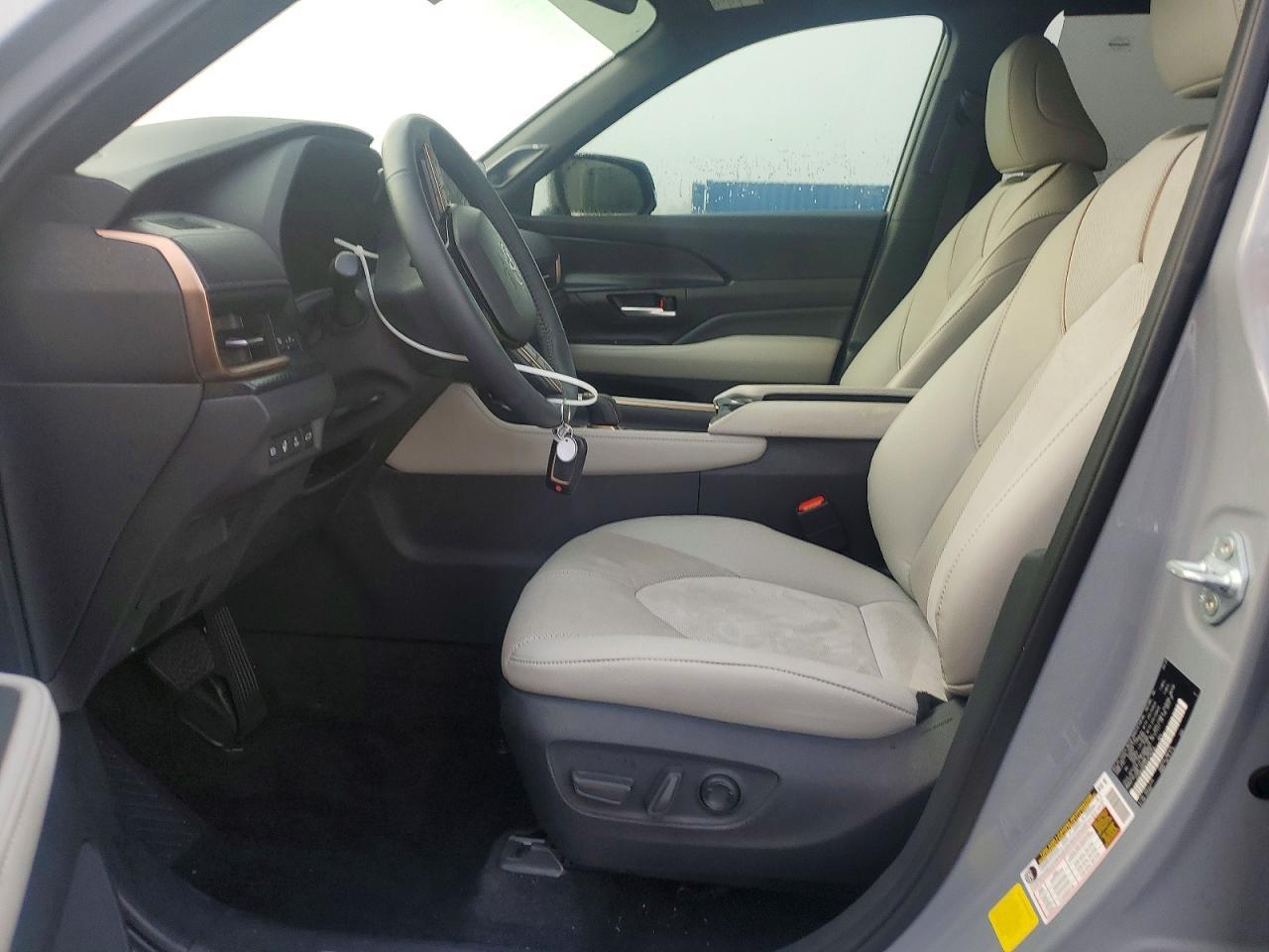 2025 Toyota Grand Highlander Hybrid Max Limited - Image 7