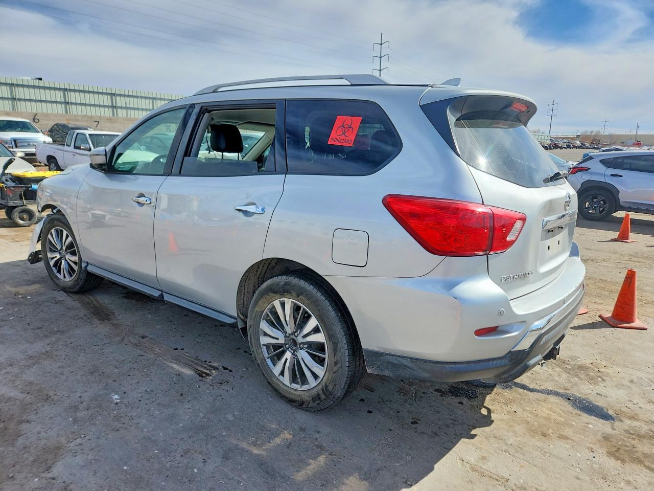 2019 Nissan Pathfinder Sl - Image 2