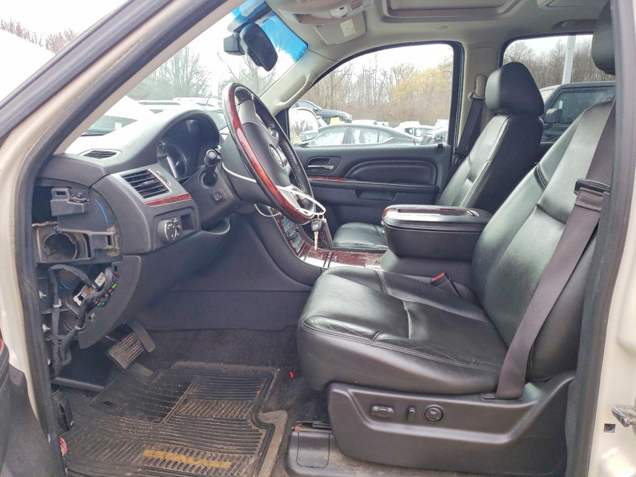 2013 Cadillac Escalade - Image 7