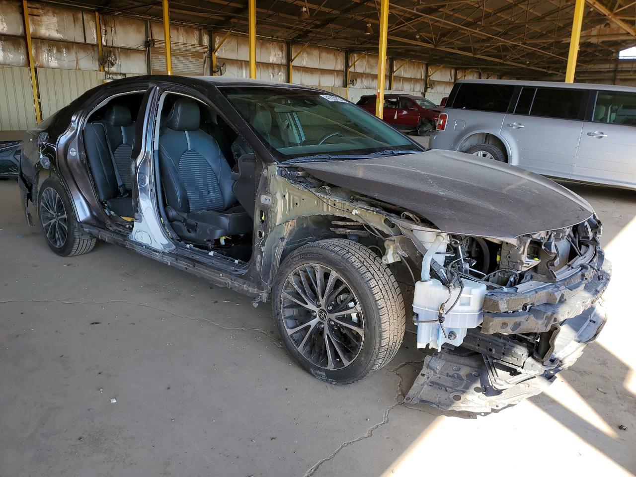 2020 Toyota Camry Se - Фото 4