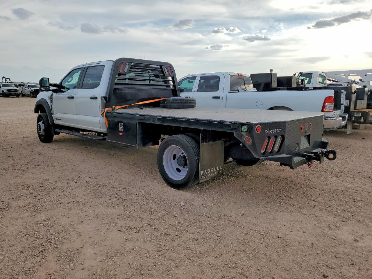 2024 Ford F450 Super Duty - Фото 2