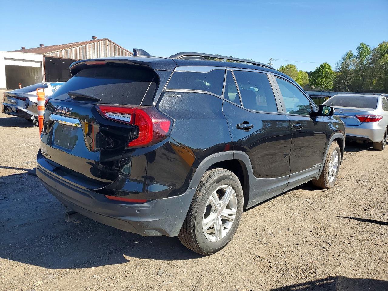 2024 GMC Terrain Sle - Image 3