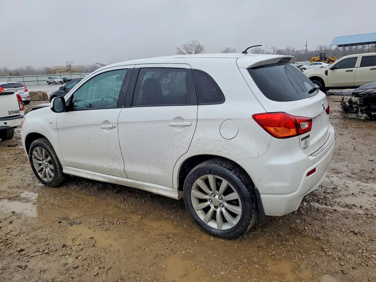 2011 Mitsubishi Outlander Sport Se - Image 2