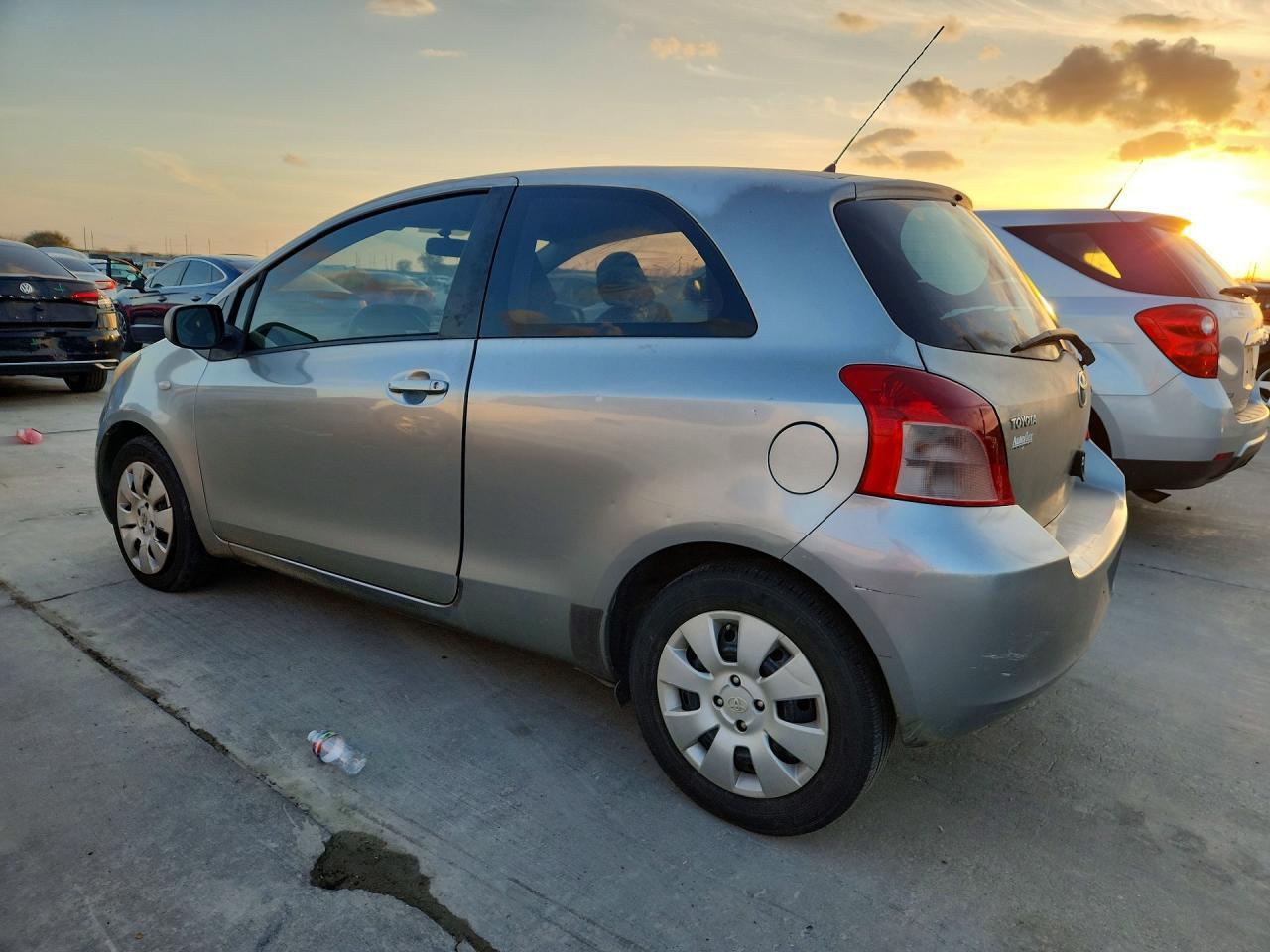 2008 Toyota Yaris Base - Фото 2
