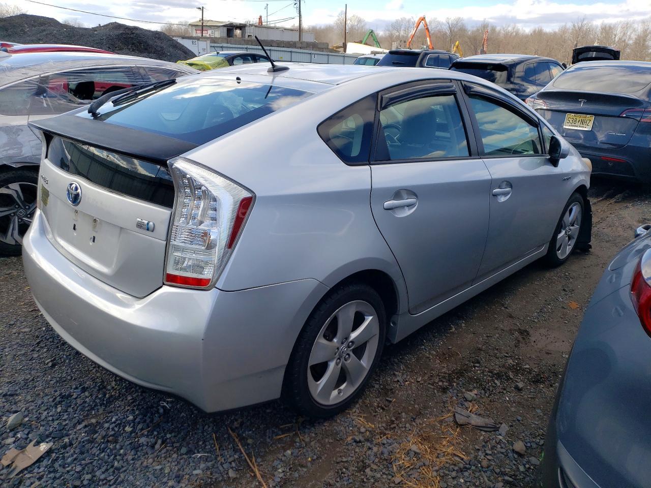 2010 Toyota Prius V - Фото 3