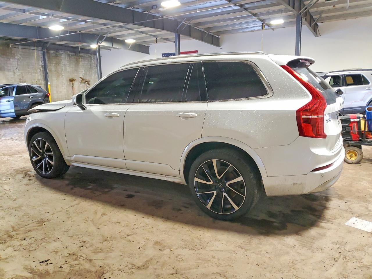 2022 Volvo Xc90 T6 Momentum - Image 2