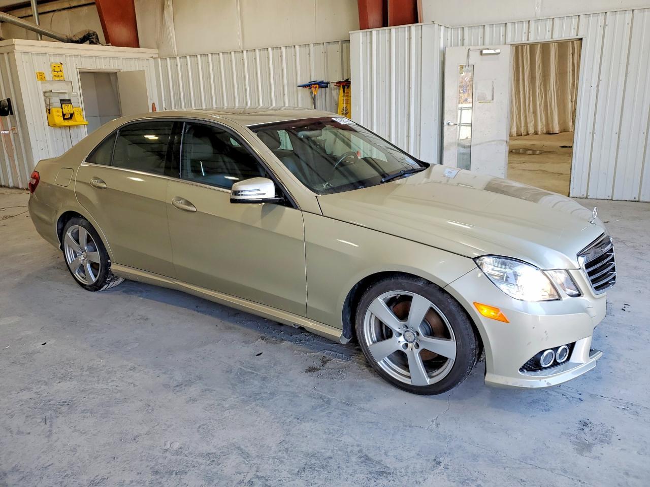 2010 Mercedes-Benz E 350 4Matic - Фото 4