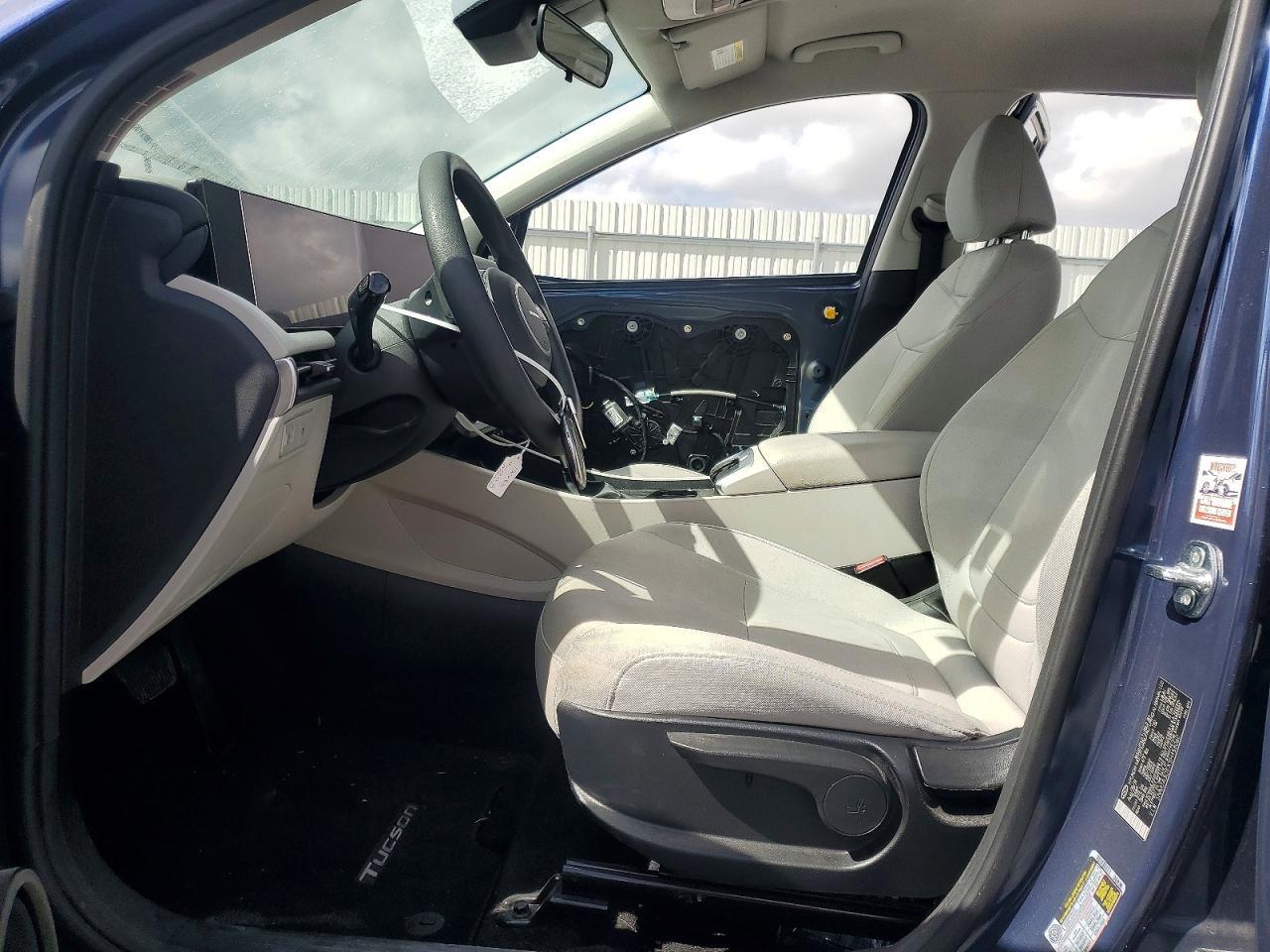 2025 Hyundai Tucson Se - Image 7