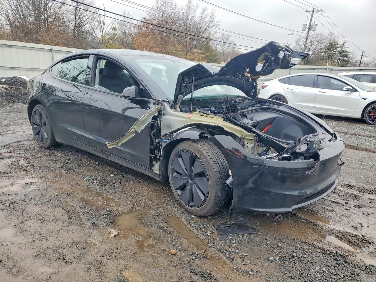 2026 Tesla Model 3 - Фото 4