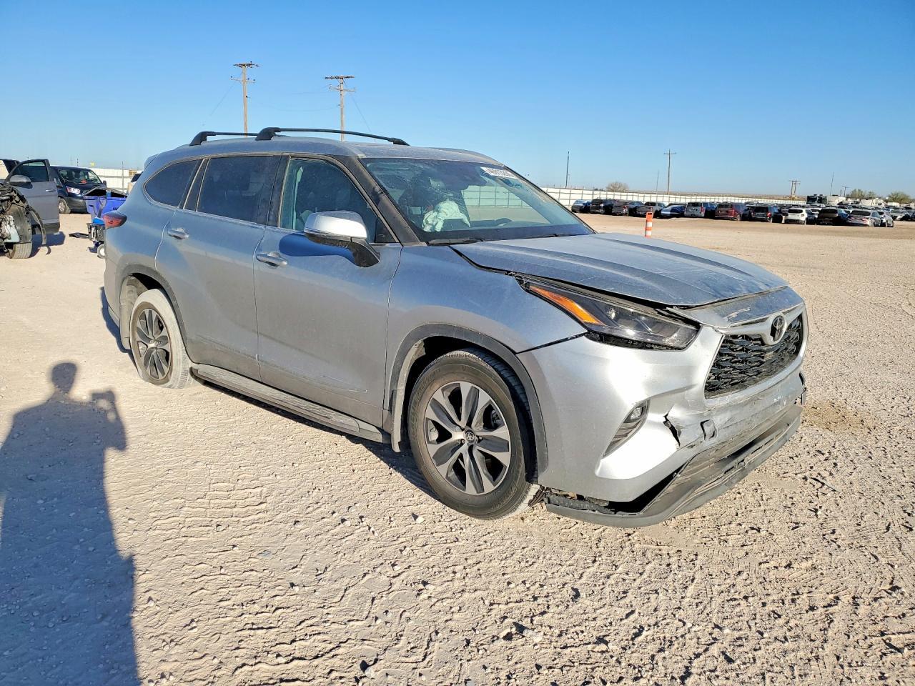2023 Toyota Highlander - Image 4