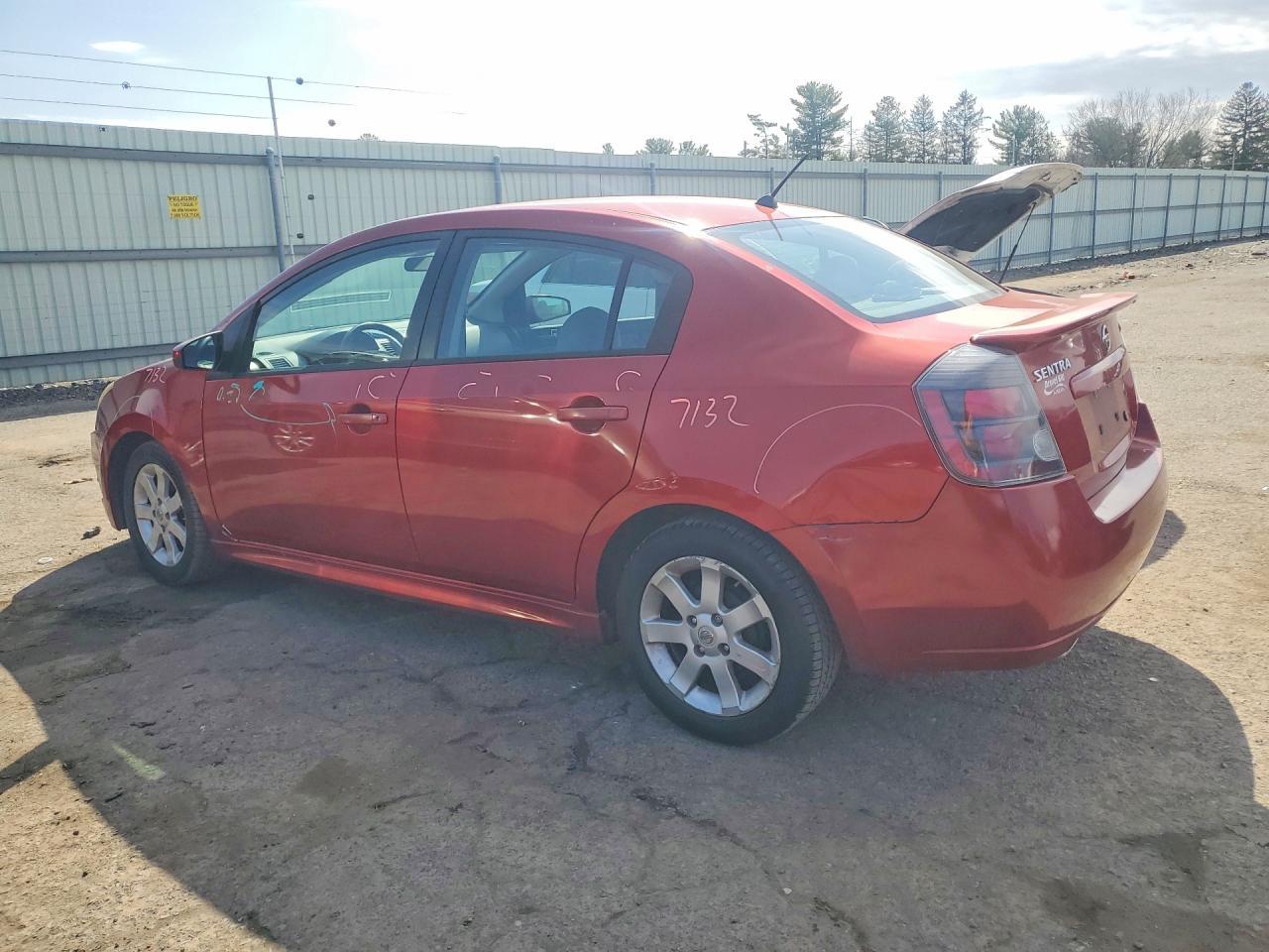 2011 Nissan Sentra 2.0 - Фото 2