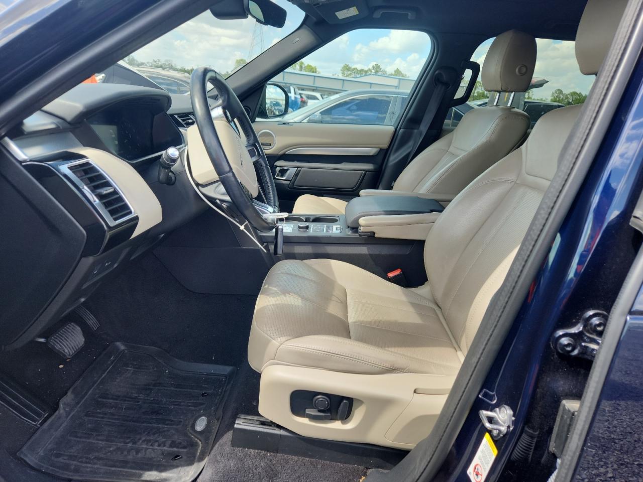 2020 Land Rover Discovery Landmark - Image 7