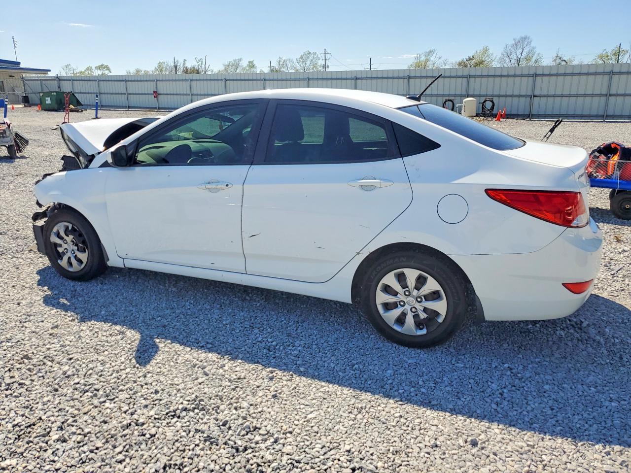 2016 Hyundai Accent - Фото 2