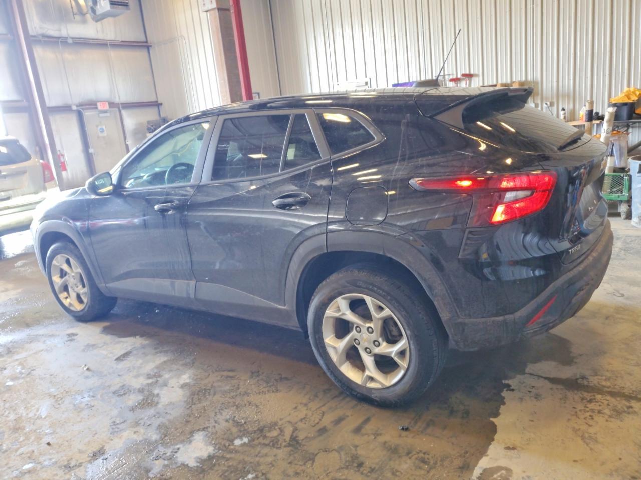 2024 Chevrolet Trax Ls - Фото 2