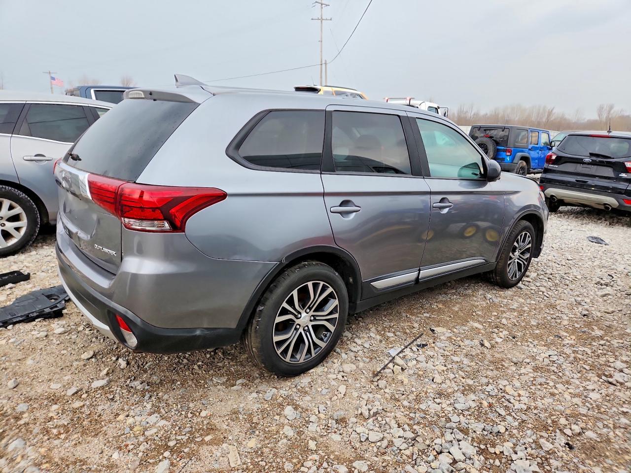 2017 Mitsubishi Outlander Es - Image 3
