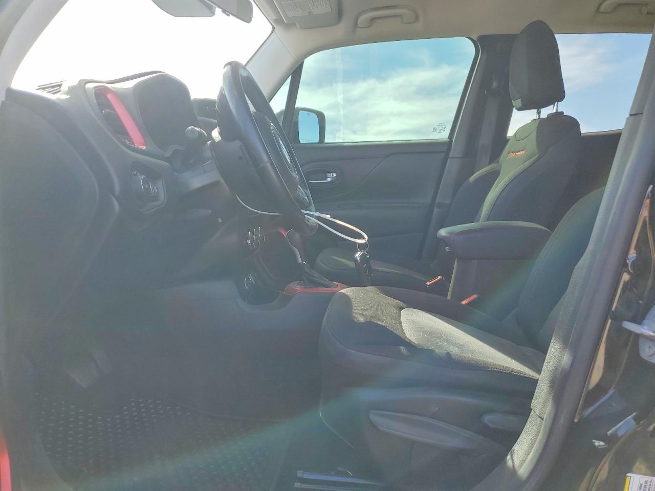 2017 Jeep Renegade - Image 7