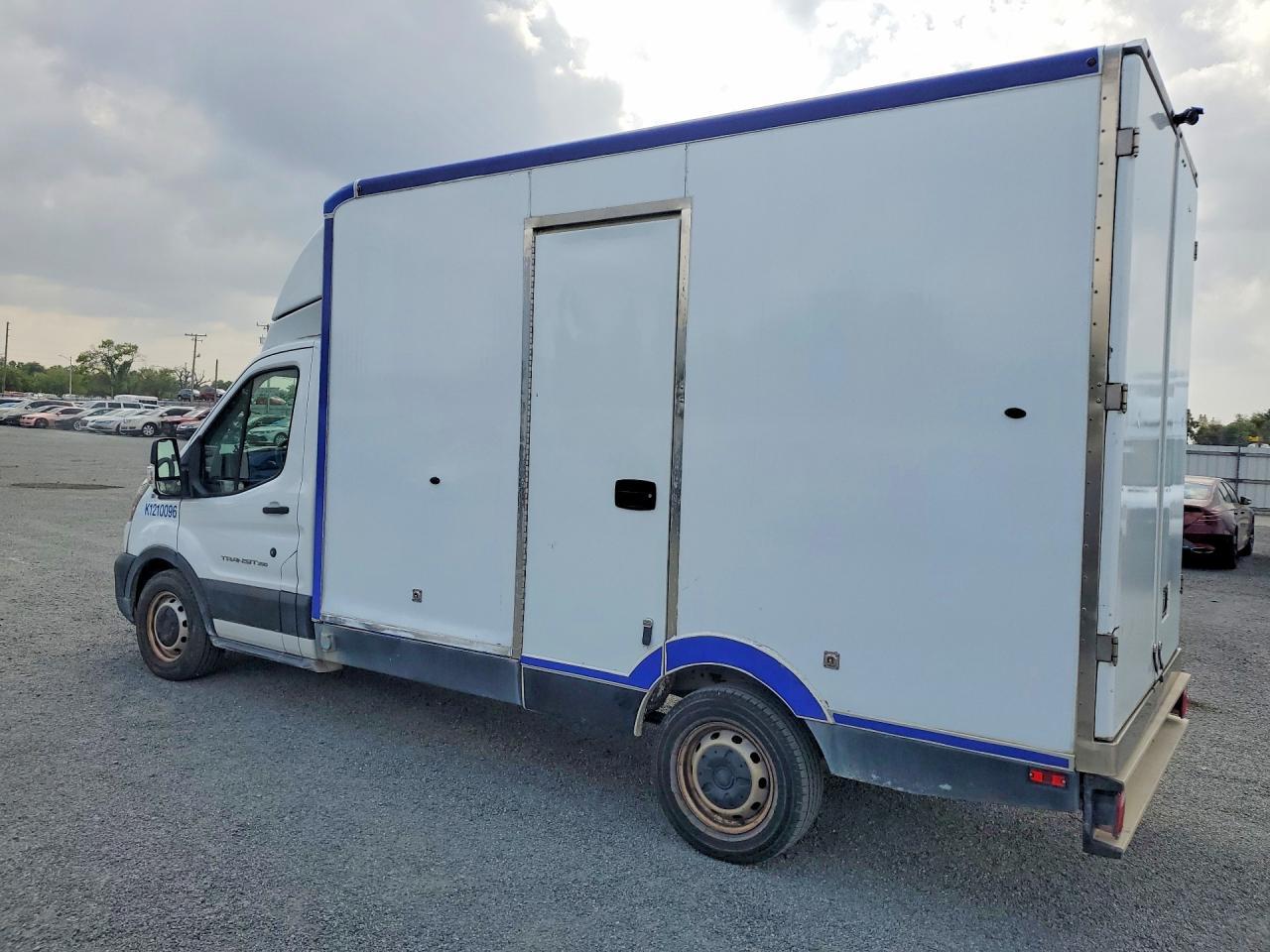 2021 Ford Transit Delivery Truck - Фото 2