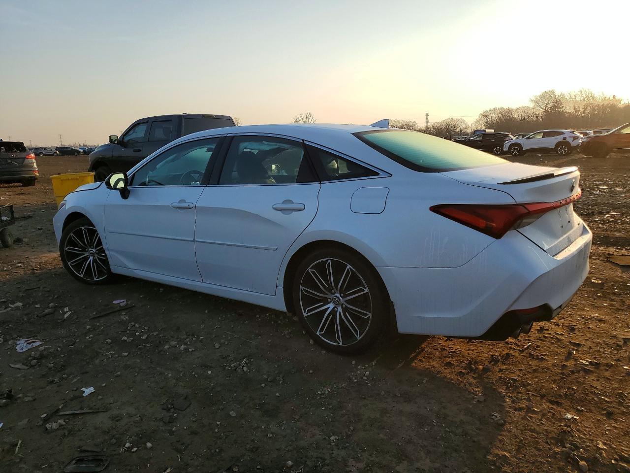 2020 Toyota Avalon Xse - Фото 2