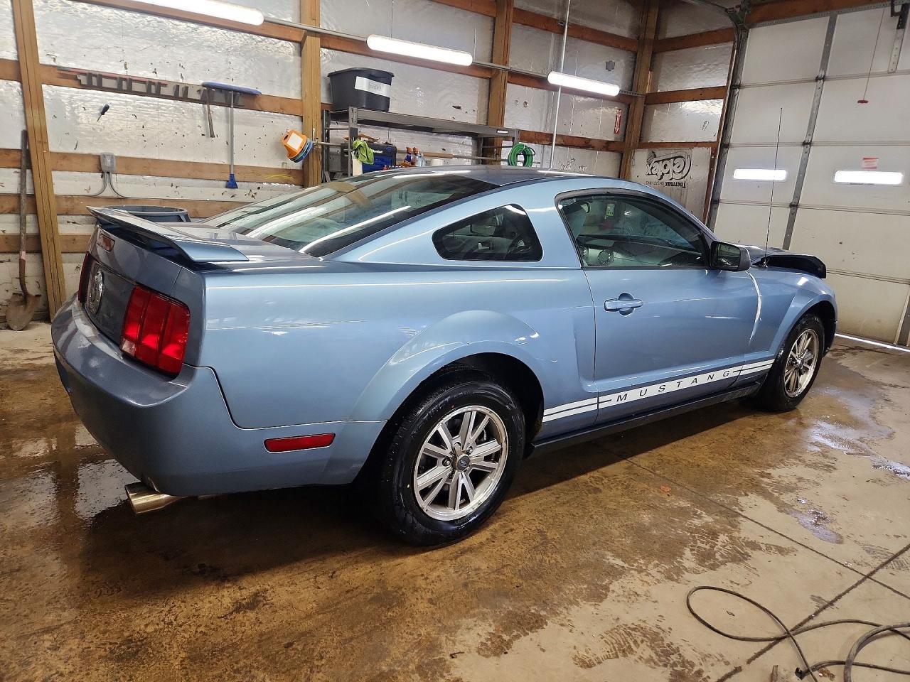 2005 Ford Mustang - Image 3