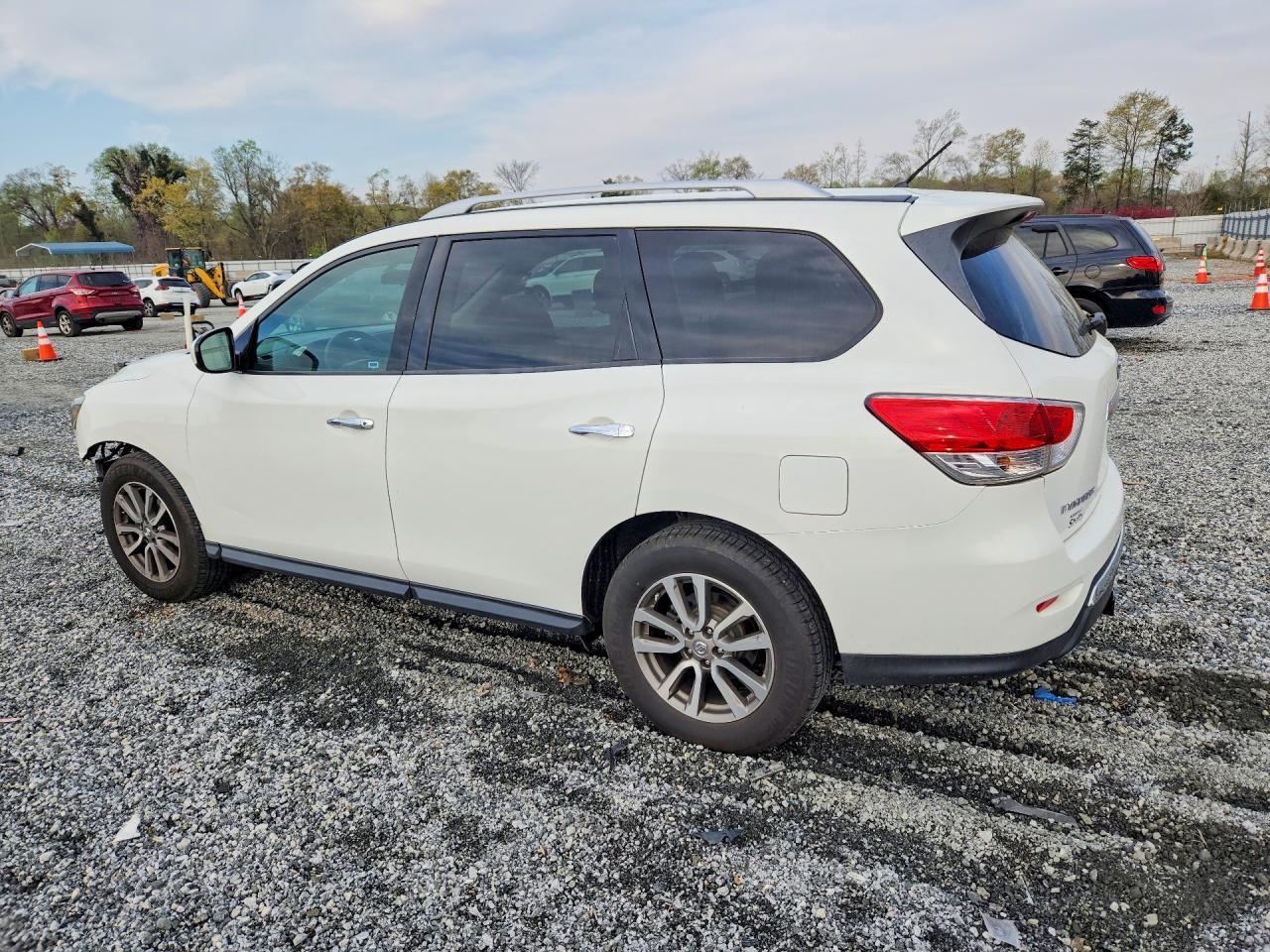 2015 Nissan Pathfinder S - Image 2