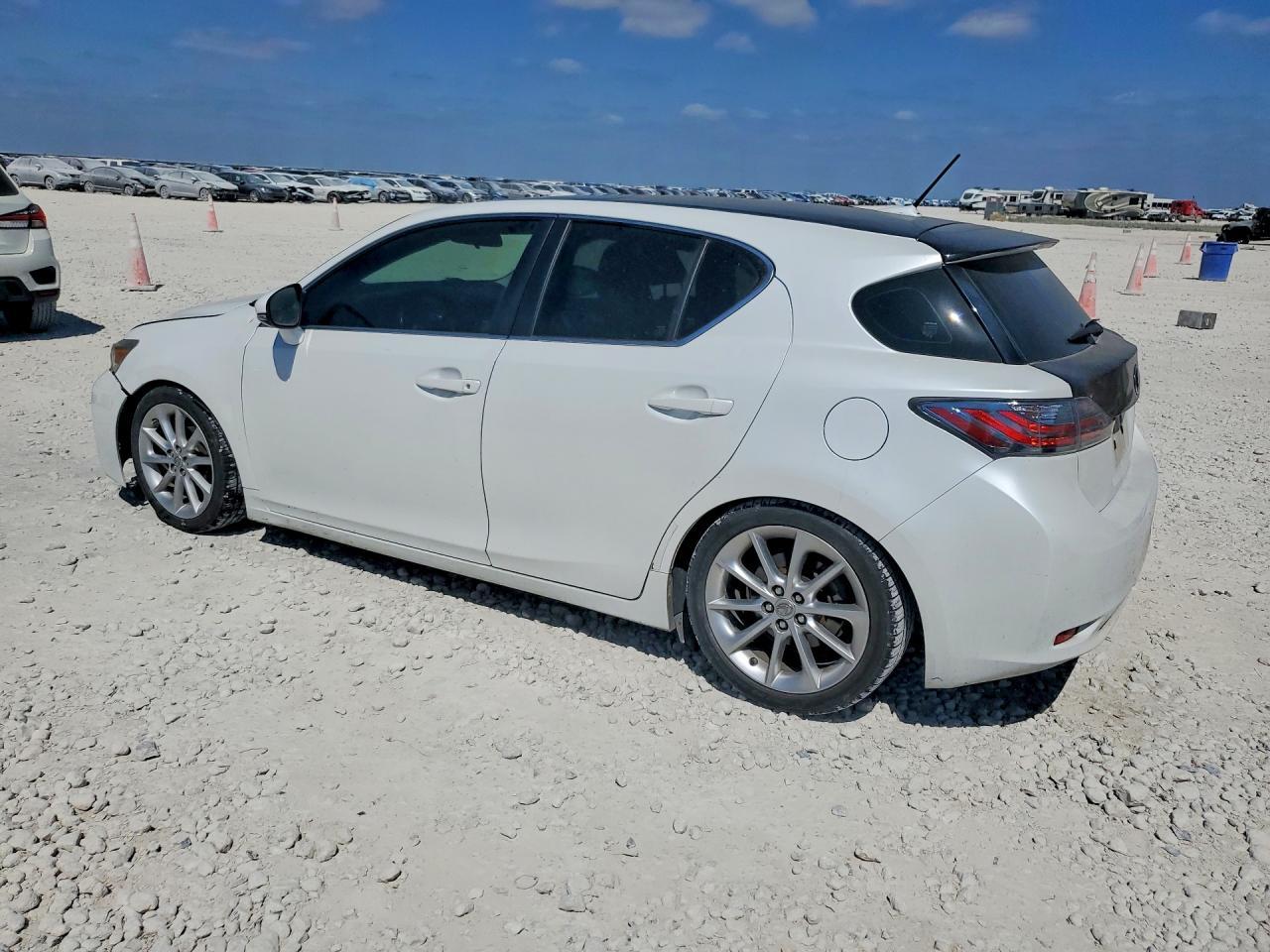 2012 Lexus Ct 200H Premium - Image 2