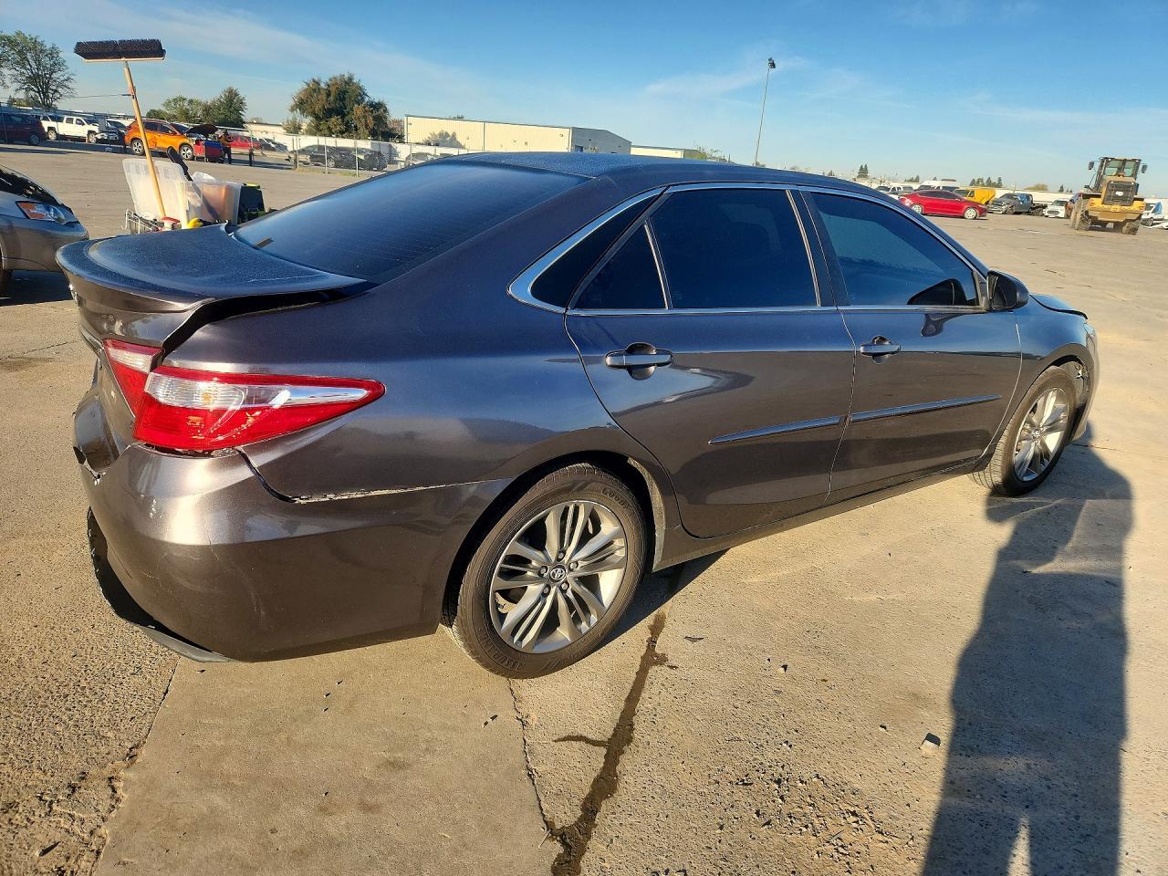 2017 Toyota Camry Se - Фото 3