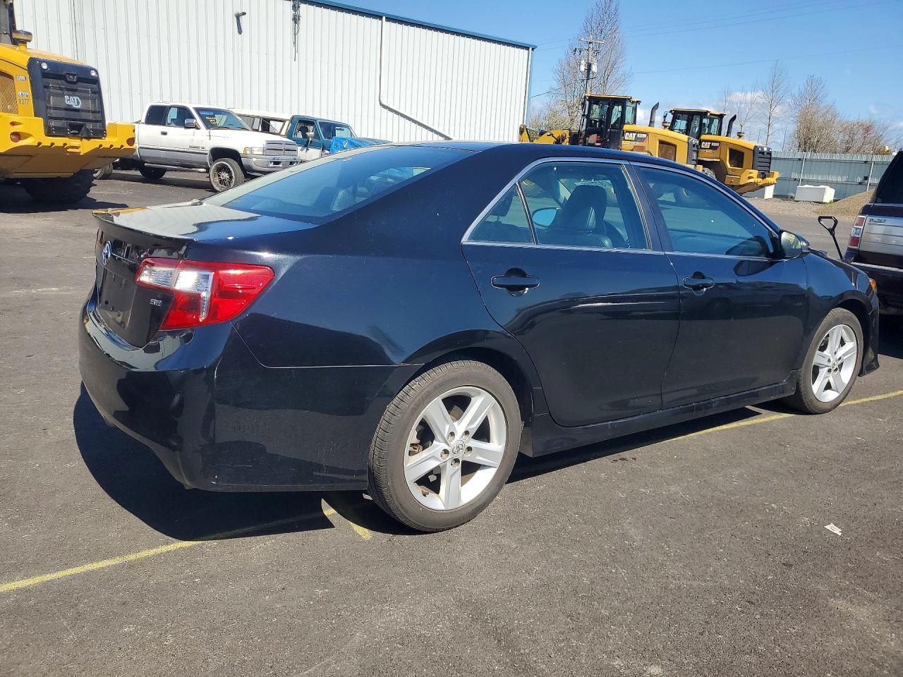 2014 Toyota Camry Se - Фото 3