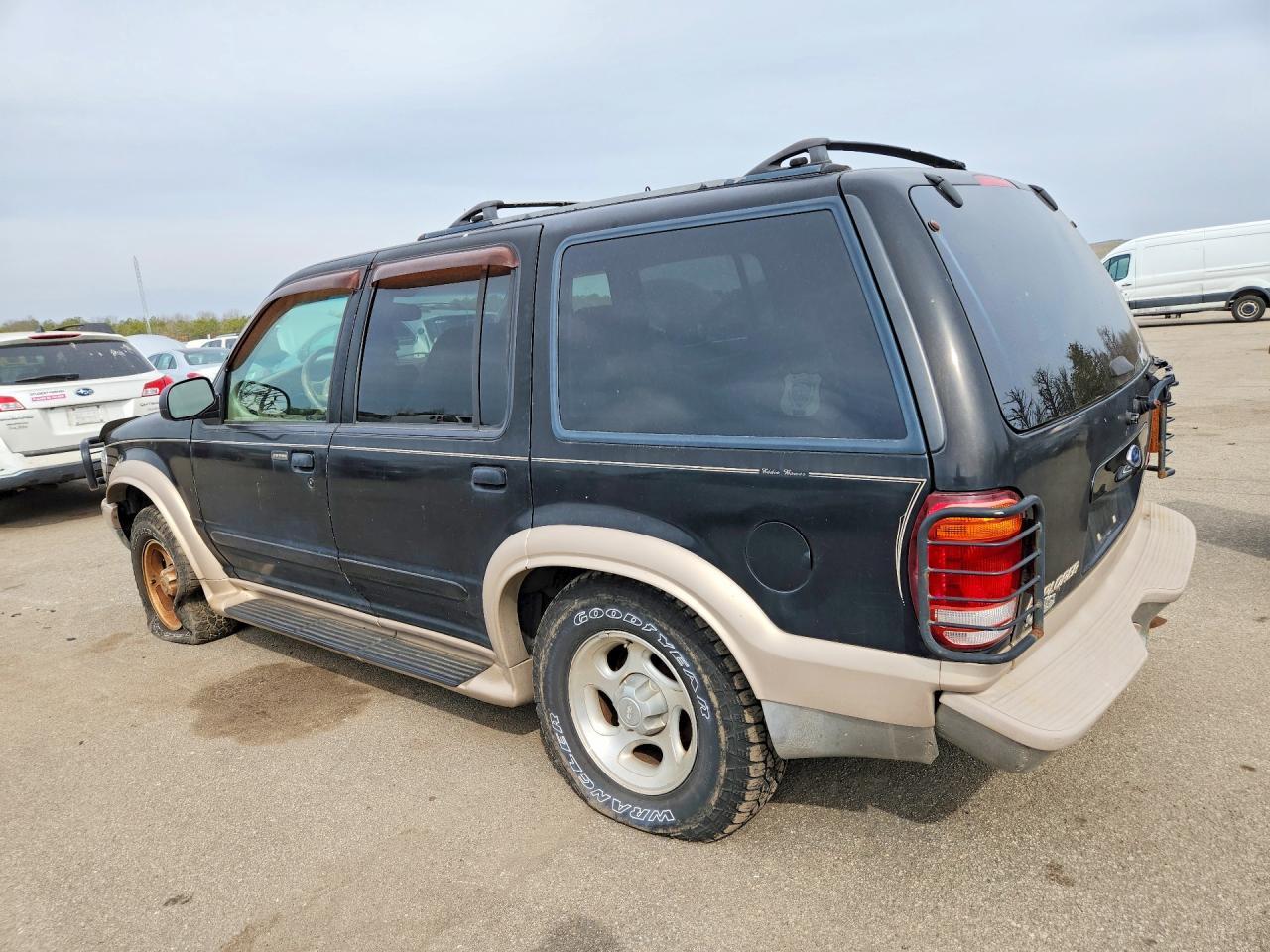 2000 Ford Explorer Eddie Bauer - Фото 2