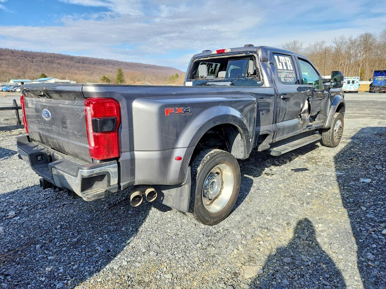 2023 Ford F450 Super Duty - Фото 3