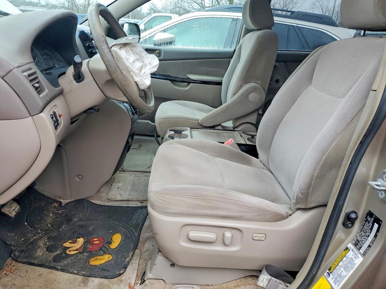 2005 Toyota Sienna Le 7 Passenger - Image 7