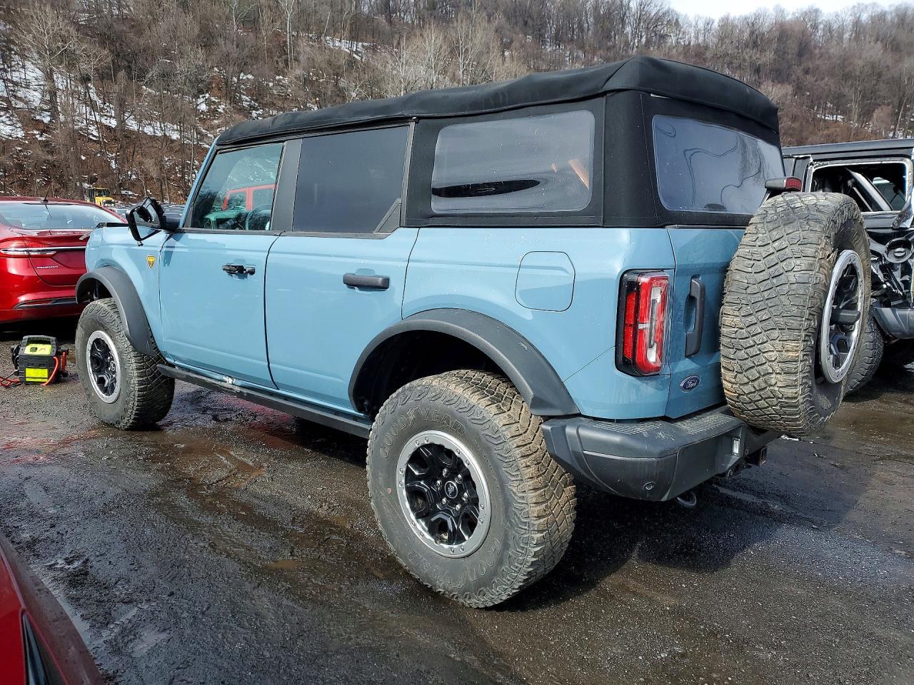 2022 Ford Bronco Badlands - Image 2