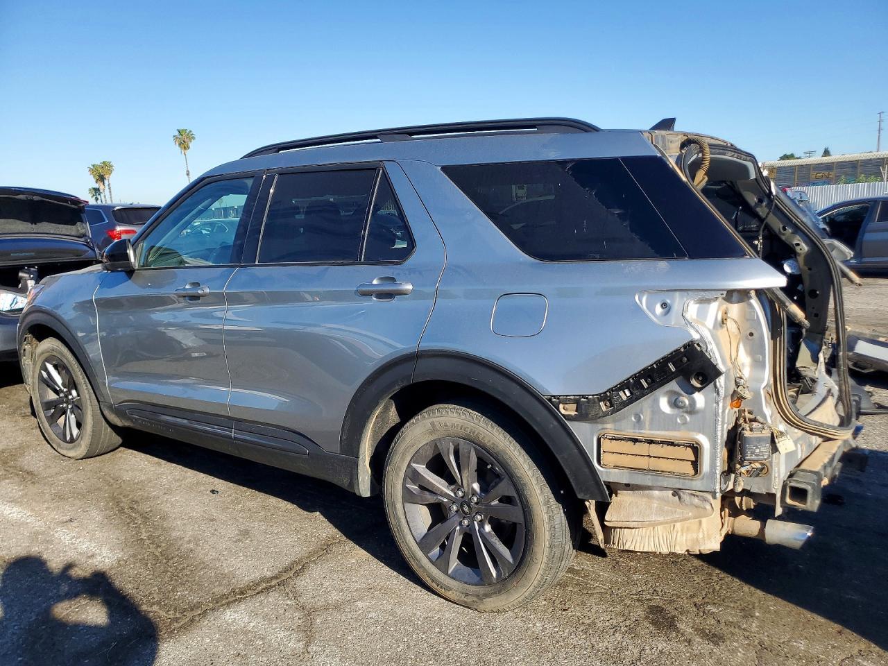 2023 Ford Explorer Xlt - Image 2