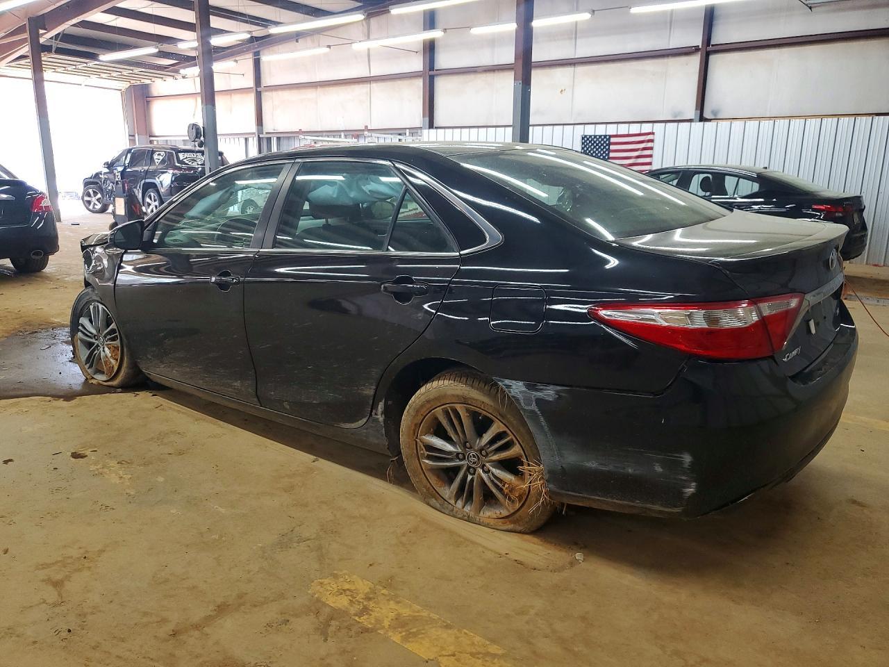 2015 Toyota Camry Se - Фото 2