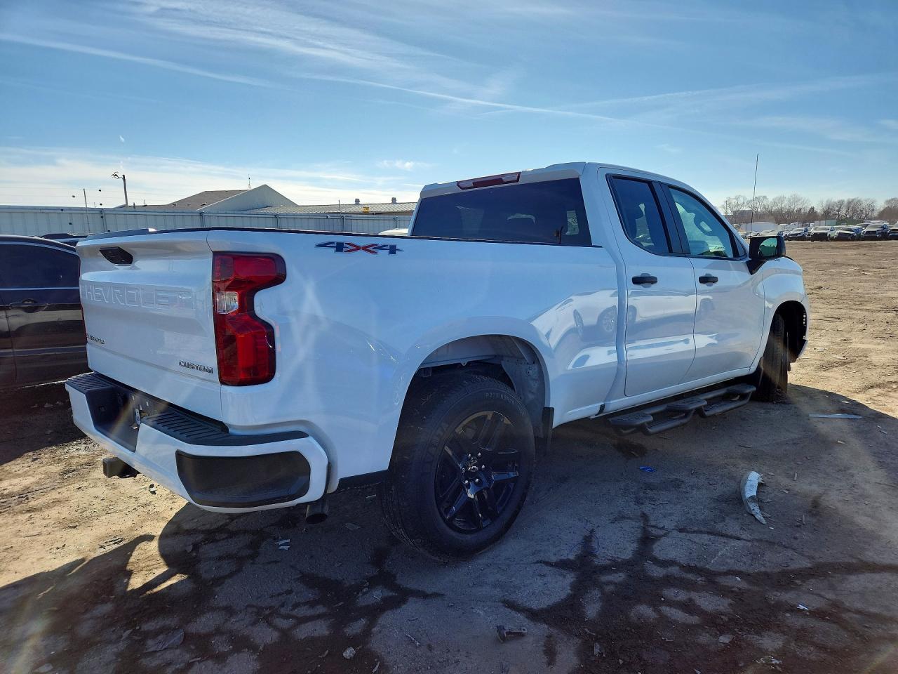 2022 Chevrolet Silverado K1500 Custom - Фото 3
