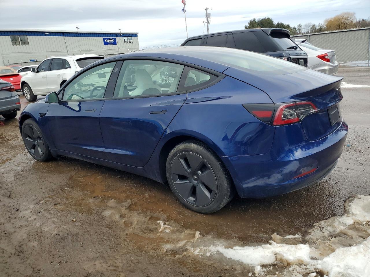2023 Tesla Model 3 - Фото 2