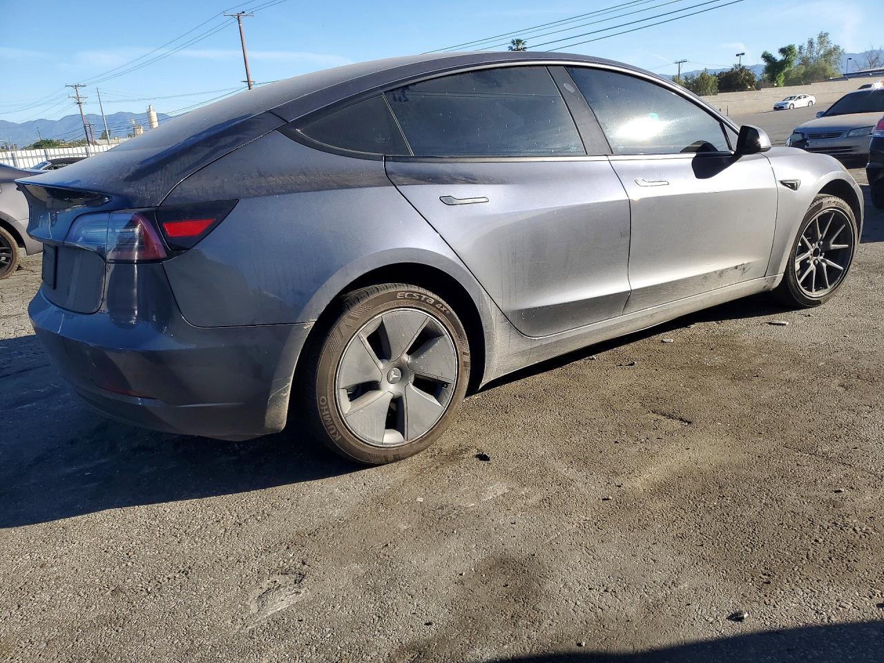 2023 Tesla Model 3 - Фото 3