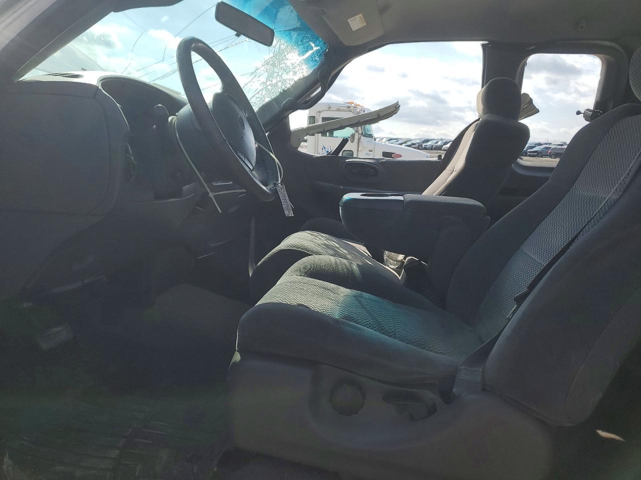2002 Ford F150 - Image 7