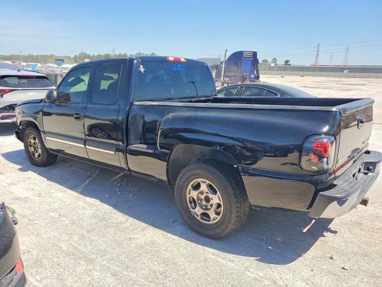 2003 Chevrolet Silverado C1500 - Image 2