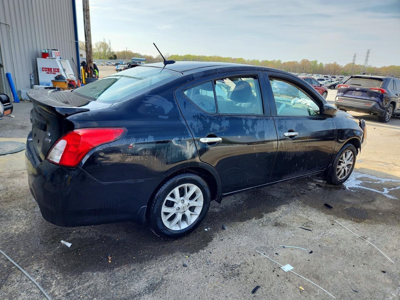 2019 Nissan Versa Sv - Image 3