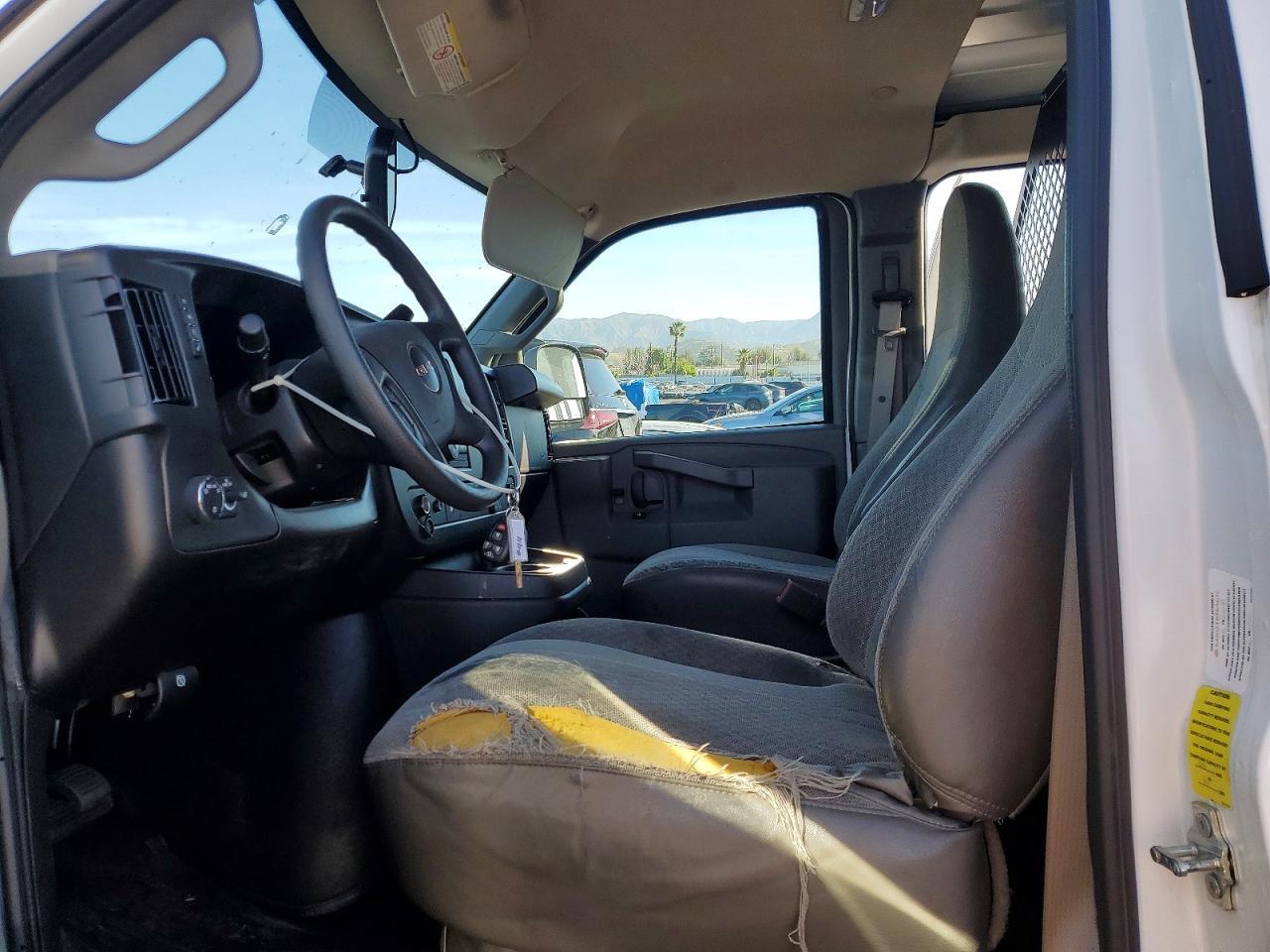 2025 GMC Savana G3500 - Фото 7