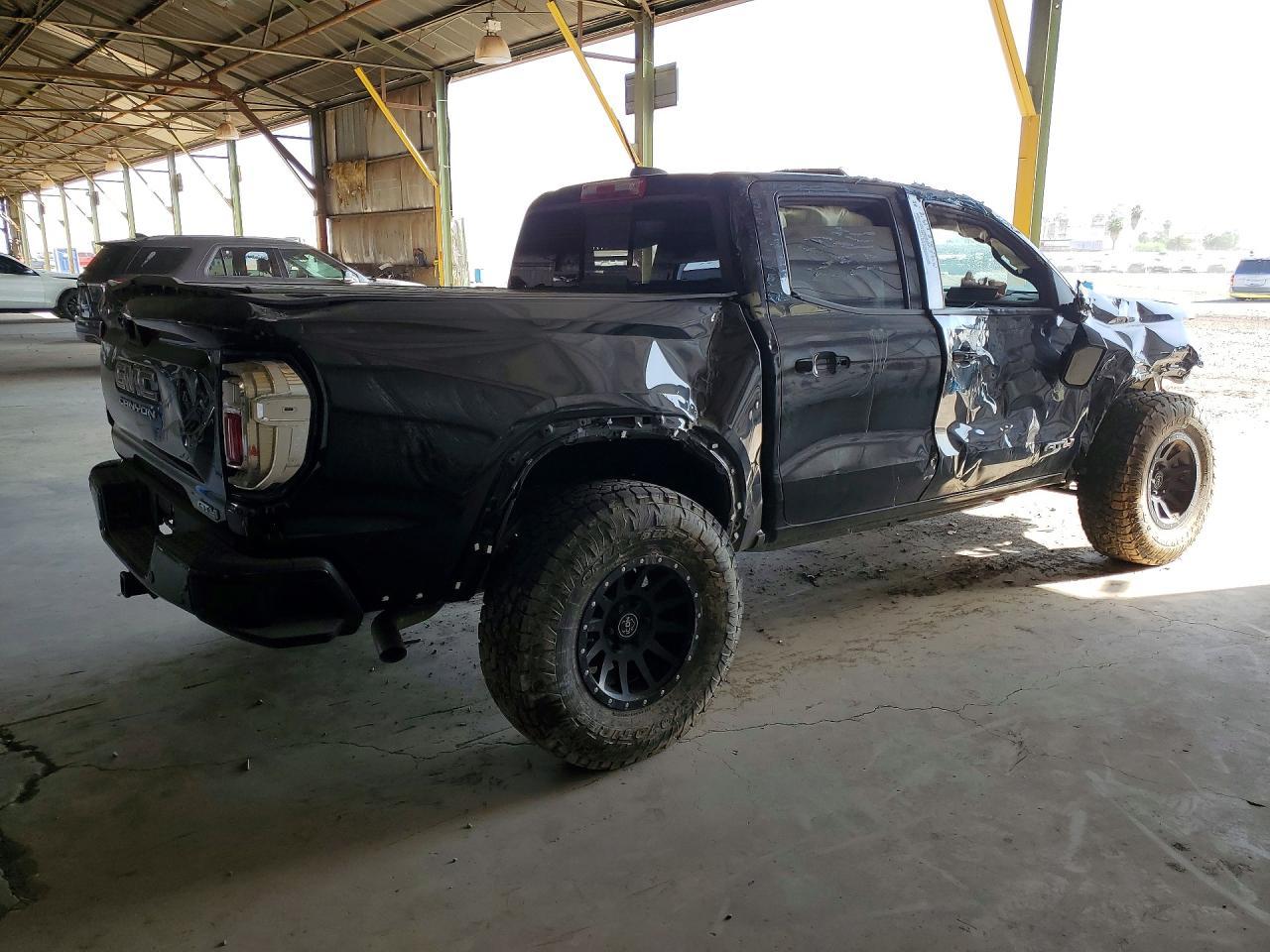 2024 GMC Canyon - Image 3