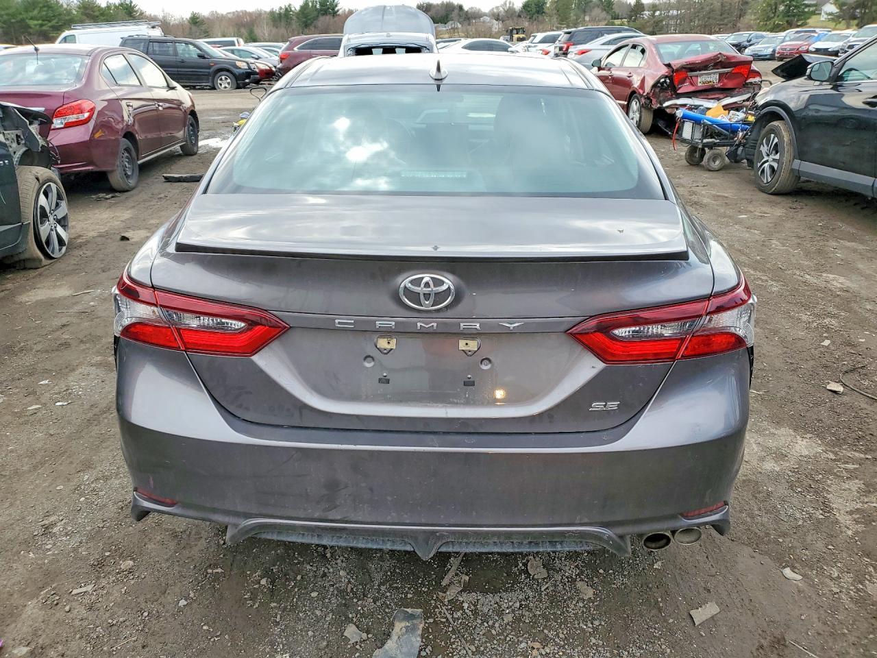 2021 Toyota Camry Se - Фото 6