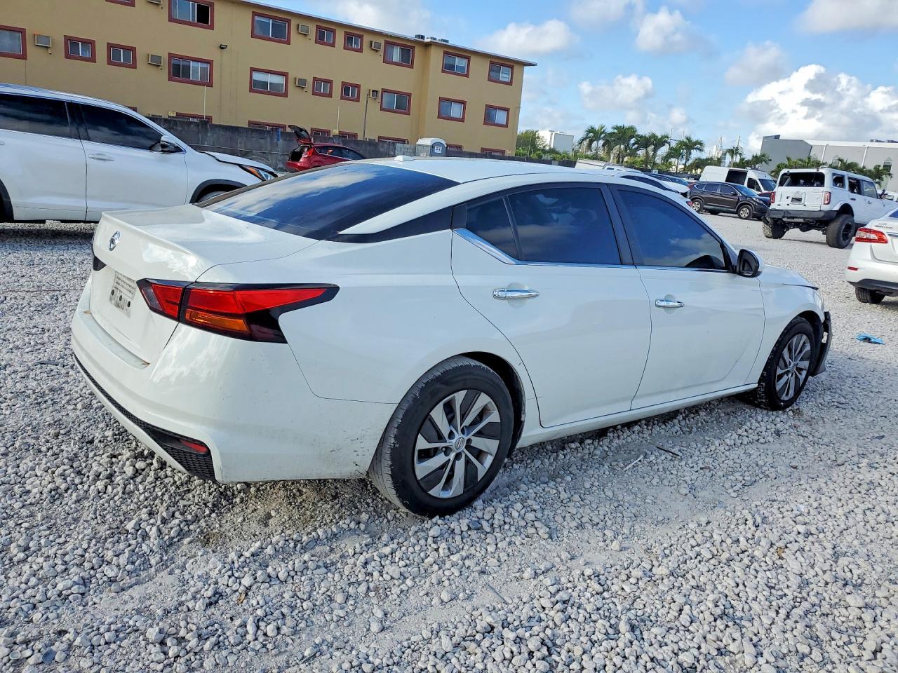 2020 Nissan Altima 2.5 S - Фото 3